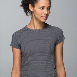 Lululemon Run: Swiftly Tech Short Sleeve Size 6